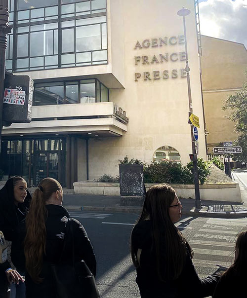 Etudiants de l'ESGCI devant l'AFP