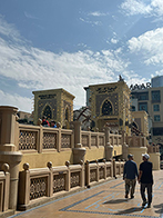 vue d'un monument à dubai en pleine journée